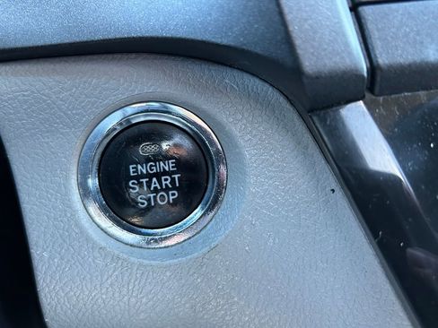 Used 2017 Toyota Sienna XLE image 26