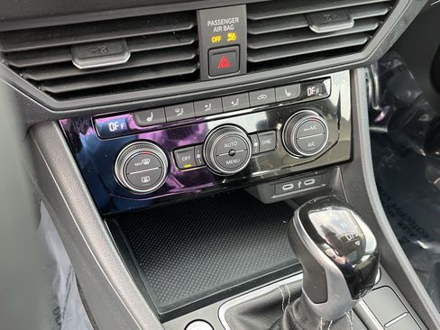 Used 2024 Volkswagen Jetta SE image 23