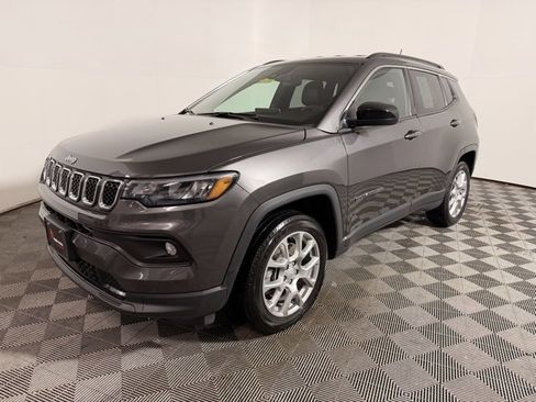 Certified 2023 Jeep Compass Latitude image 3