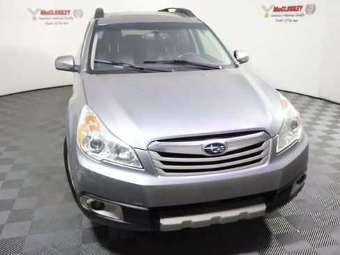 Used 2011 Subaru Outback 2.5i Limited w/ PWR Moonroof Pkg AWD/4WD image 18