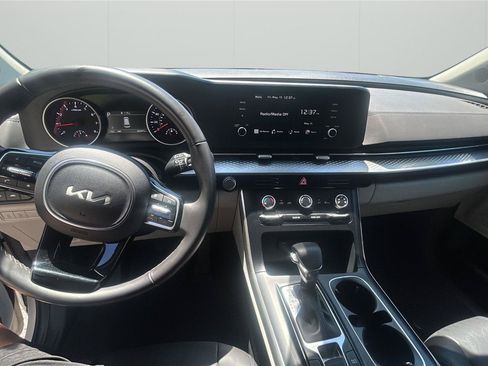Used 2024 Kia Carnival LX FWD image 23