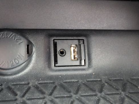 Used 2019 Toyota RAV4 LE FWD image 20