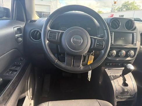 Used 2016 Jeep Patriot High Altitude AWD/4WD image 10