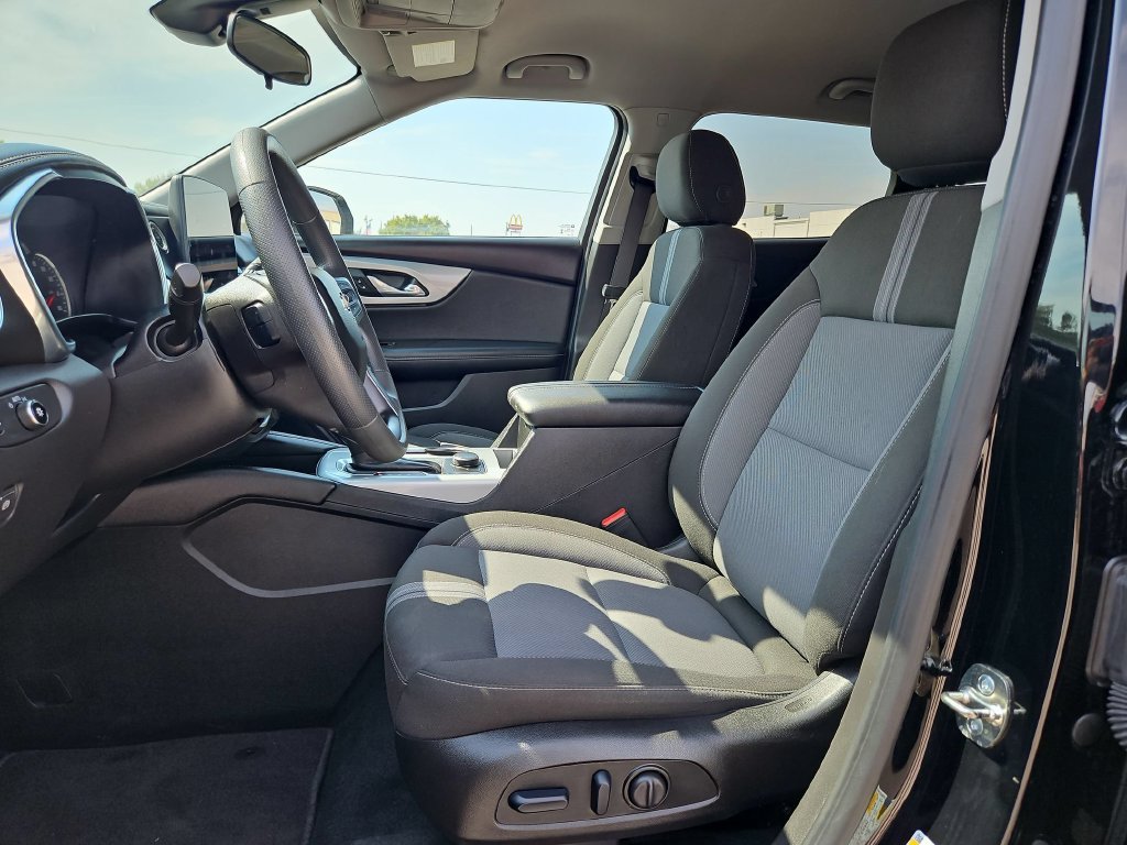 Used 2025 Chevrolet Blazer LT FWD image 24