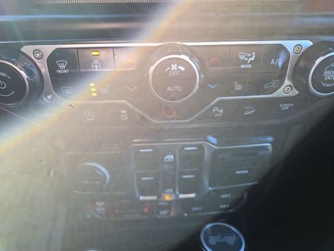 Used 2021 Jeep Wrangler Unlimited Rubicon image 23