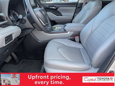 Used 2022 Toyota Highlander XLE AWD/4WD image 10