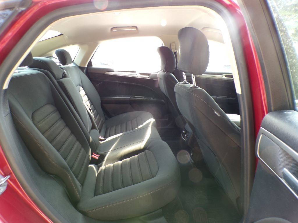 Used 2019 Ford Fusion SE FWD image 20
