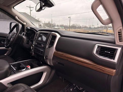 Used 2016 Nissan Titan SL image 50