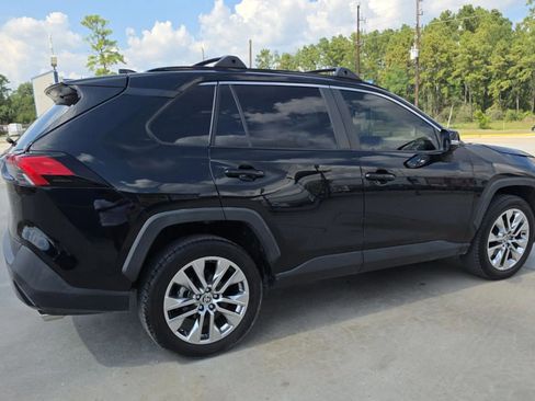 Used 2021 Toyota RAV4 XLE Premium FWD image 18
