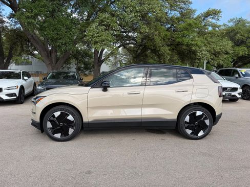 New 2026 Volvo EX30 Plus w/ Protection Package Premier image 3