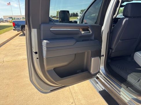 Used 2024 Chevrolet Silverado 2500 High Country w/ Technology Package AWD/4WD image 17