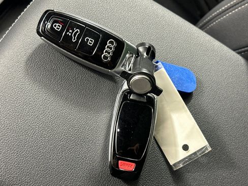 Used 2023 Audi Q8 Prestige w/ Prestige Package image 25