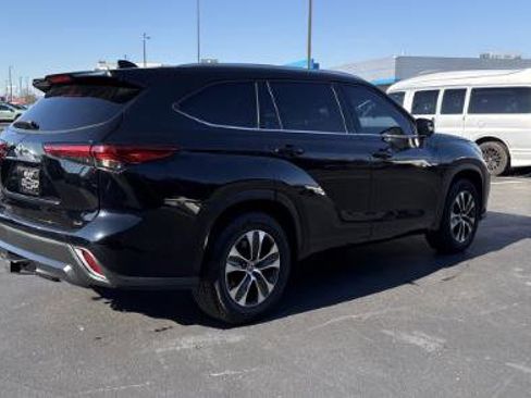 Used 2021 Toyota Highlander XLE image 8