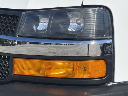 Used 2025 Chevrolet Express 2500 w/ Driver Convenience Package RWD image 5