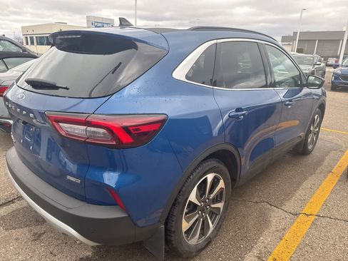 Used 2023 Ford Escape Platinum w/ Premium Technology Package image 9