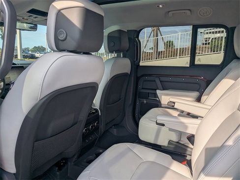 Used 2025 Land Rover Defender 130 X-Dynamic SE image 13