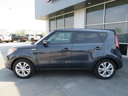 Used 2016 Kia Soul ! w/ Premium Package image 4