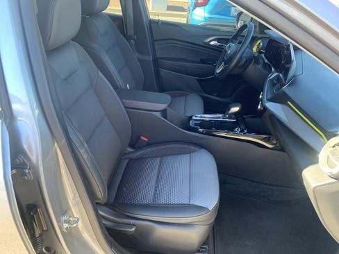 Used 2024 Chevrolet Trax LT w/ Driver Confidence Package image 31