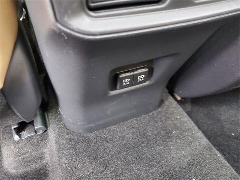 Used 2020 Toyota RAV4 Limited image 11