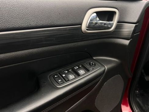 Used 2019 Jeep Grand Cherokee Altitude RWD image 11