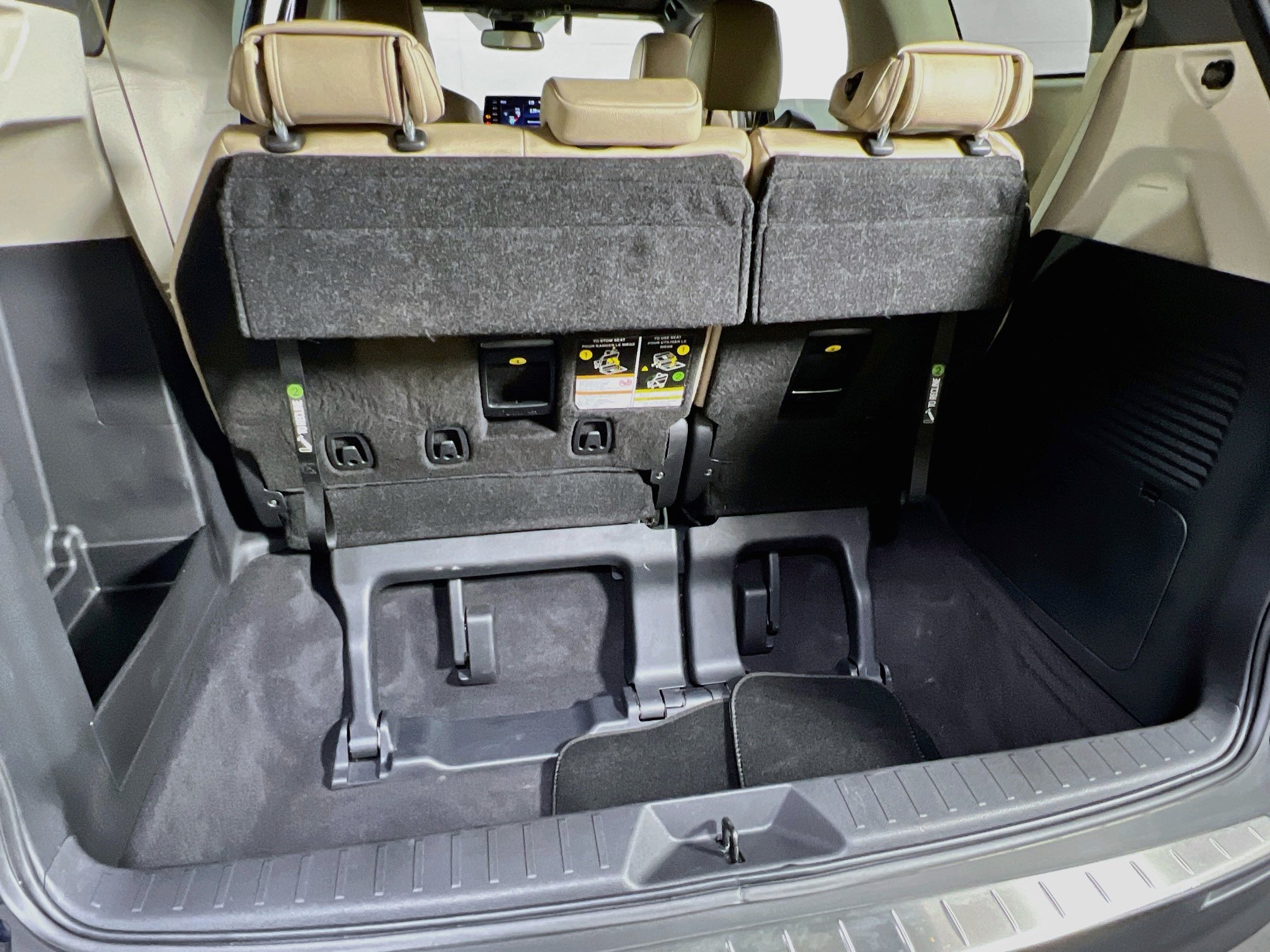 Used 2023 Toyota Sienna XLE FWD image 25