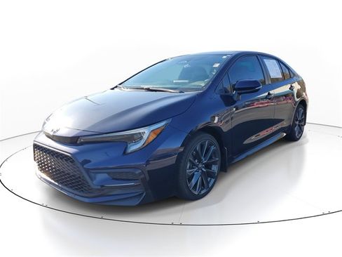 Used 2024 Toyota Corolla SE image 3