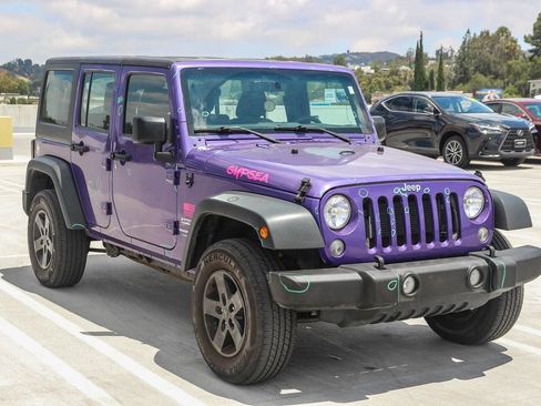 Used 2018 Jeep Wrangler Unlimited Sport AWD/4WD image 3