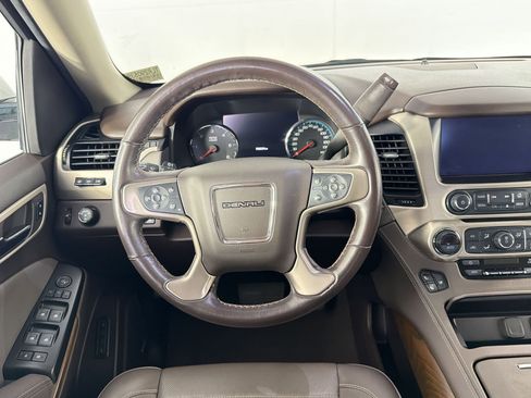 Used 2020 GMC Yukon Denali w/ Denali Premium Package RWD image 25