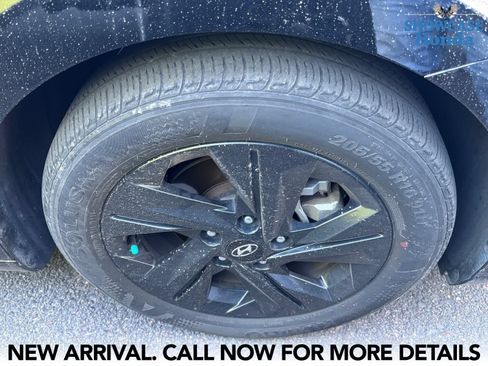 Used 2023 Hyundai Elantra Blue FWD image 7