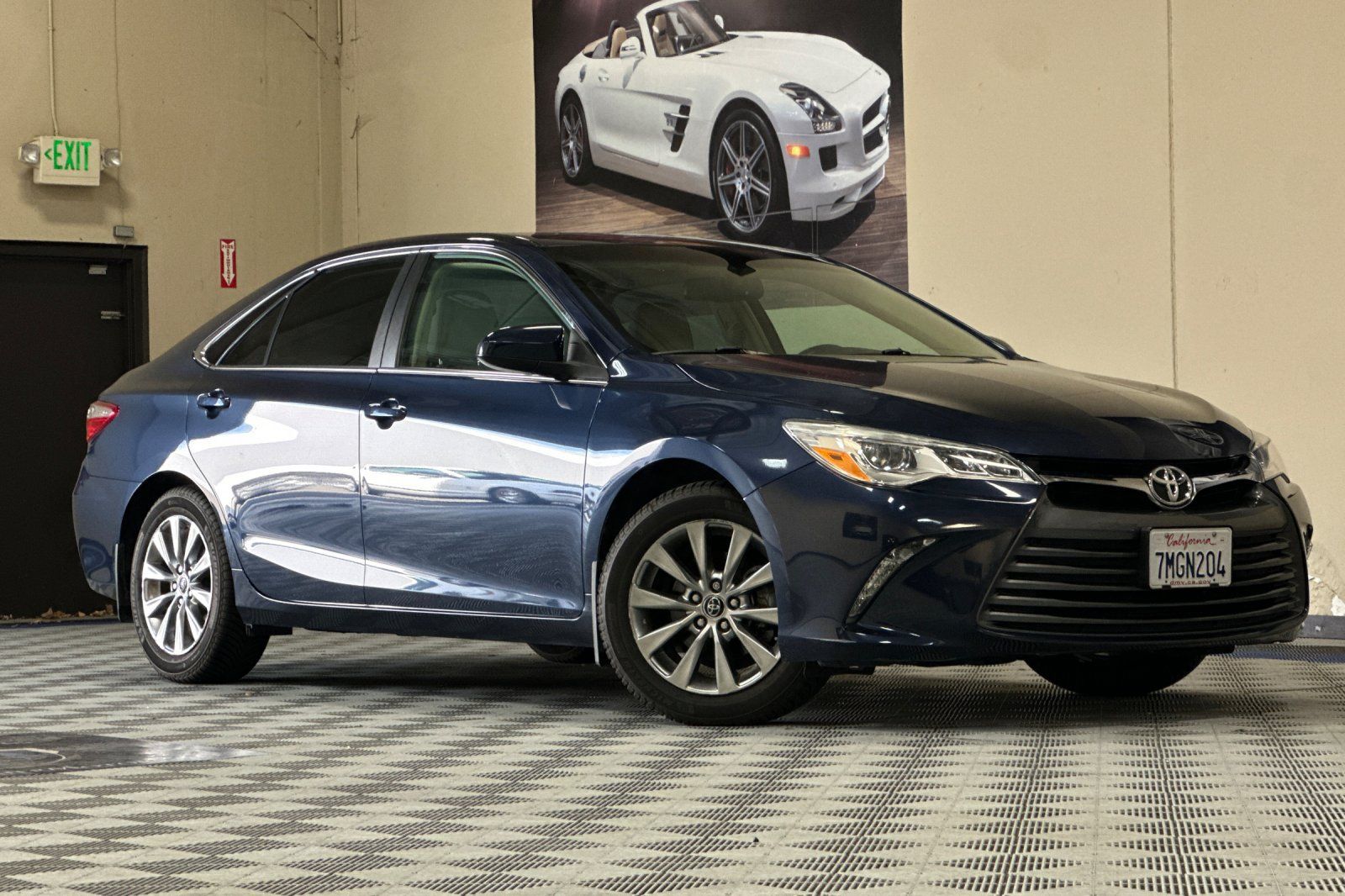 Used 2015 Toyota Camry XLE FWD image 2