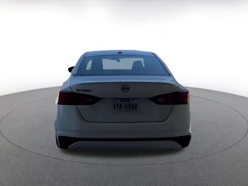 Used 2025 Nissan Altima 2.5 SV FWD image 11