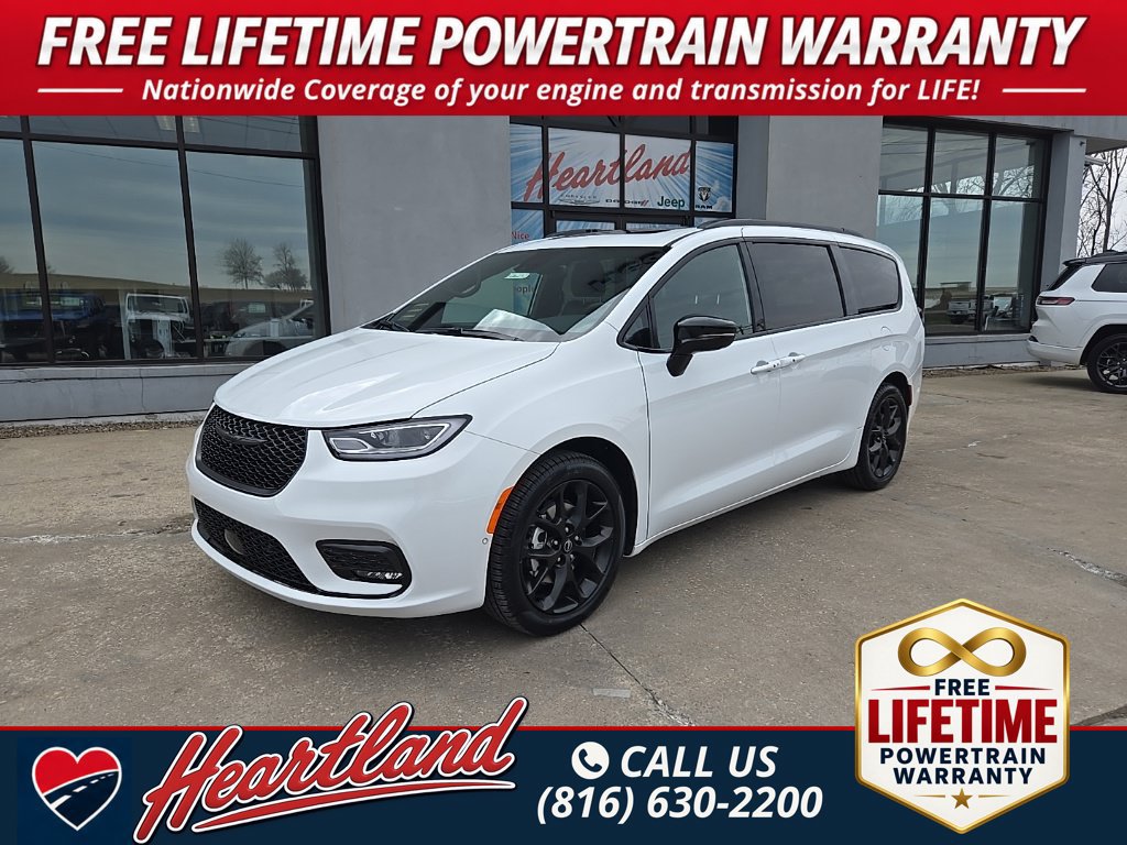 New 2026 Chrysler Pacifica Select w/ S Appearance Package FWD image 1