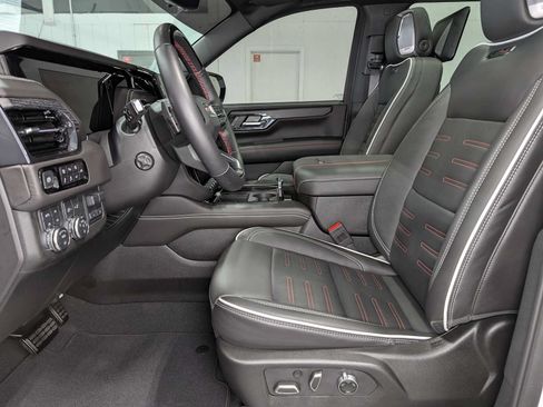 Certified 2025 GMC Yukon AT4 Ultimate AWD/4WD image 4