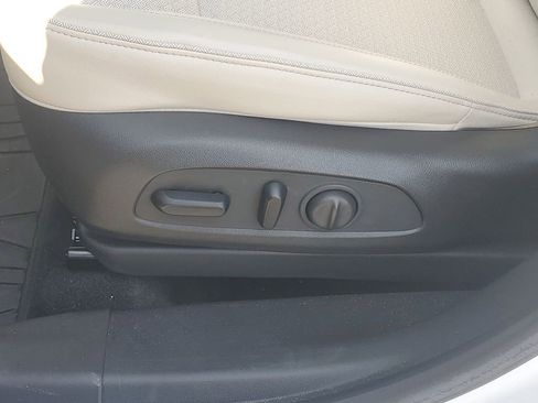 Used 2022 Buick Encore GX Select image 19