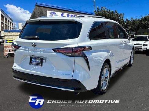 Used 2026 Toyota Sienna Limited FWD image 7