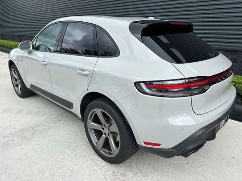 Certified 2024 Porsche Macan AWD/4WD image 3