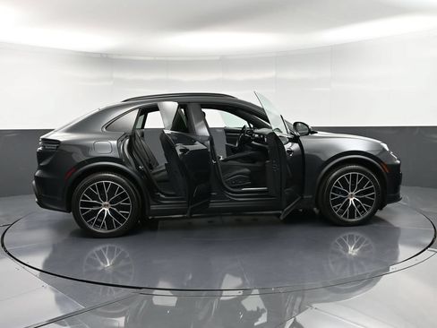 Certified 2025 Porsche Macan Electric RWD image 36
