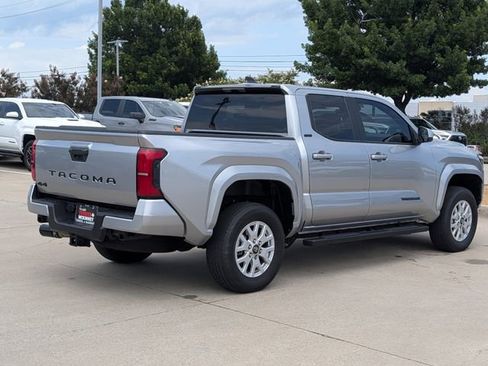 Used 2025 Toyota Tacoma SR5 AWD/4WD image 6
