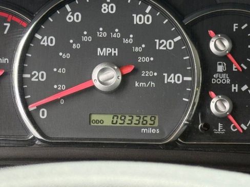 Used 2011 Mitsubishi Endeavor LS image 16