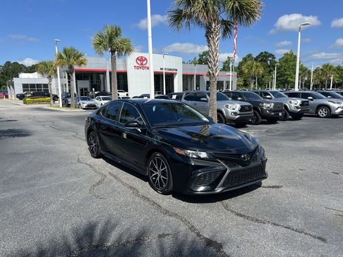 Used 2023 Toyota Camry SE FWD image 2