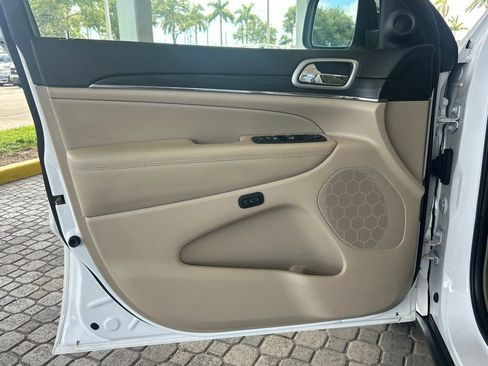 Used 2020 Jeep Grand Cherokee Limited image 36