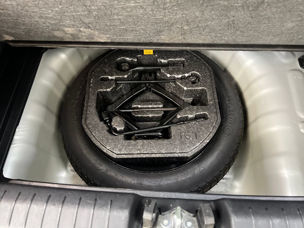 Used 2025 Hyundai Venue SEL FWD image 39