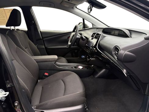 Used 2020 Toyota Prius LE image 17