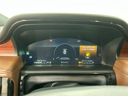 Used 2022 Lincoln Nautilus Reserve w/ Equipment Group 202A image 13