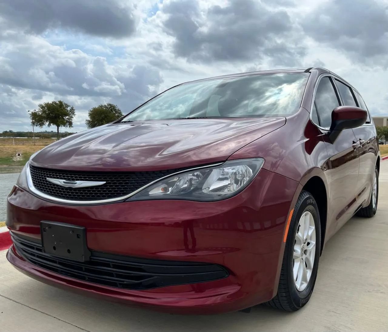 Used 2017 Chrysler Pacifica Touring FWD image 5