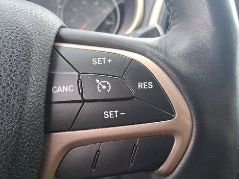 Used 2015 Jeep Cherokee Latitude w/ Cold Weather Group image 38