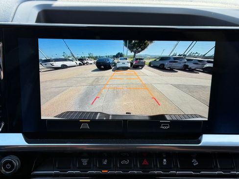 Used 2024 Chevrolet Silverado 2500 LT AWD/4WD image 38