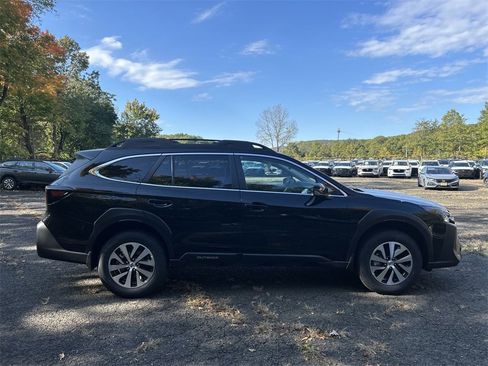 New 2025 Subaru Outback Premium image 9