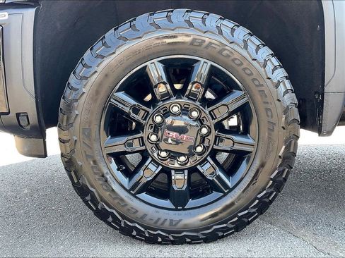 Used 2024 GMC Sierra 2500 AT4 w/ Technology Package AWD/4WD image 34
