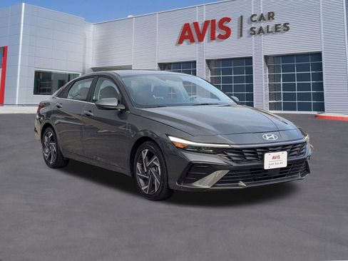Used 2025 Hyundai Elantra SEL FWD image 9